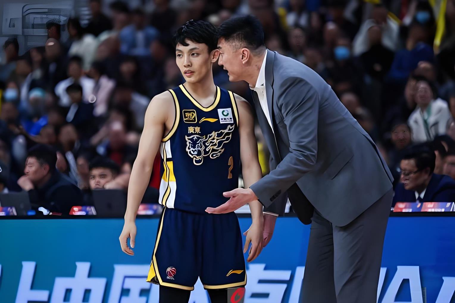 lol战争学院-包含深圳男篮发布备战花絮，关键时刻队长鼓劲，CBA常规赛任务艰巨，球队文化再被提及的词条