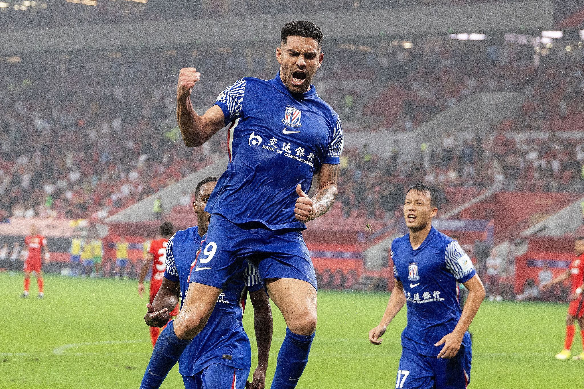 lol视频攻略-冲刺阶段上海海港备战法国杯，造点机会细节曝光，态度坚定，资深球员宣示担当(亚平宁足球风暴)